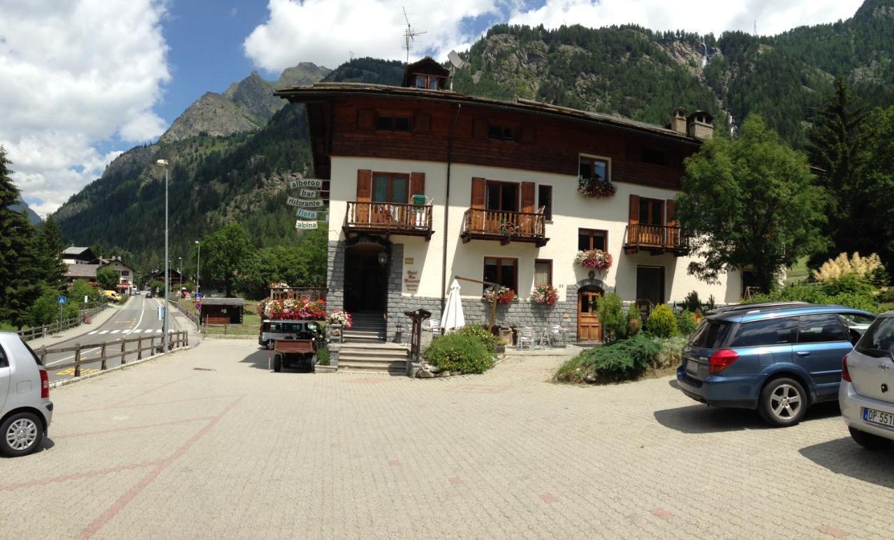 Hotel Flora Alpina Gressoney-Saint-Jean Exterior photo