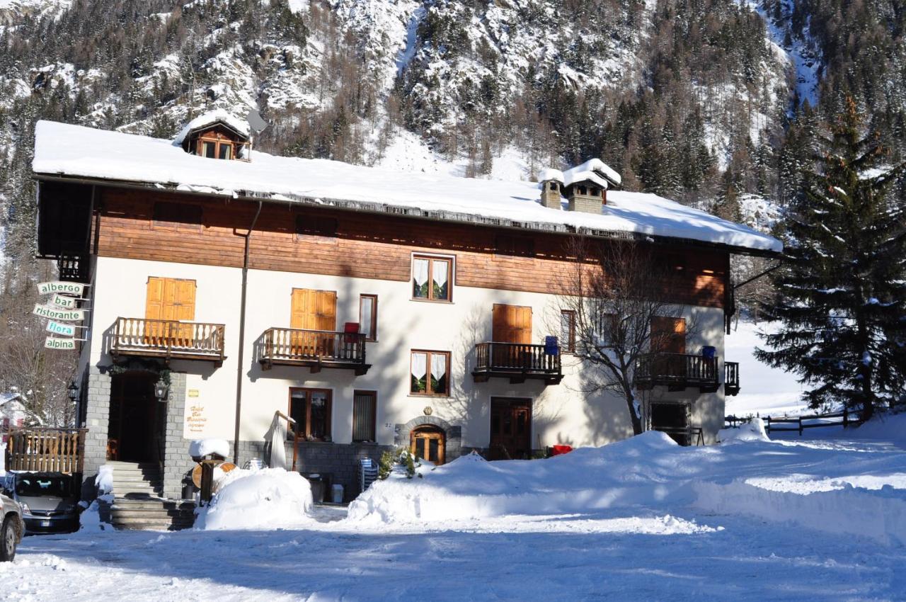 Hotel Flora Alpina Gressoney-Saint-Jean Exterior photo